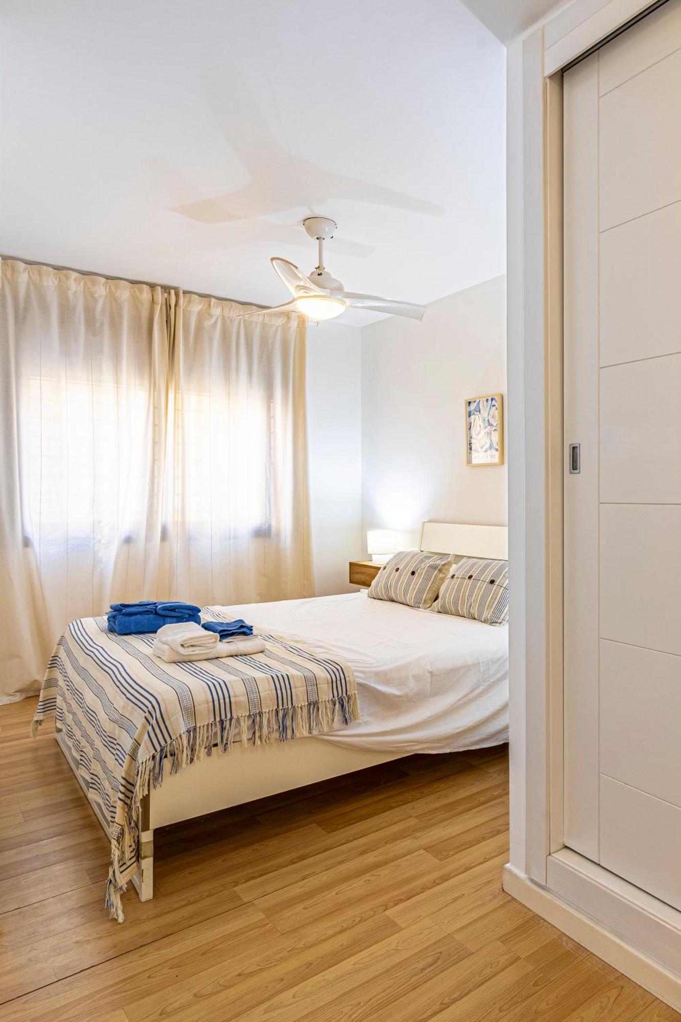 Solis Mare Apartments - Pedregalejo Beach マラガ エクステリア 写真