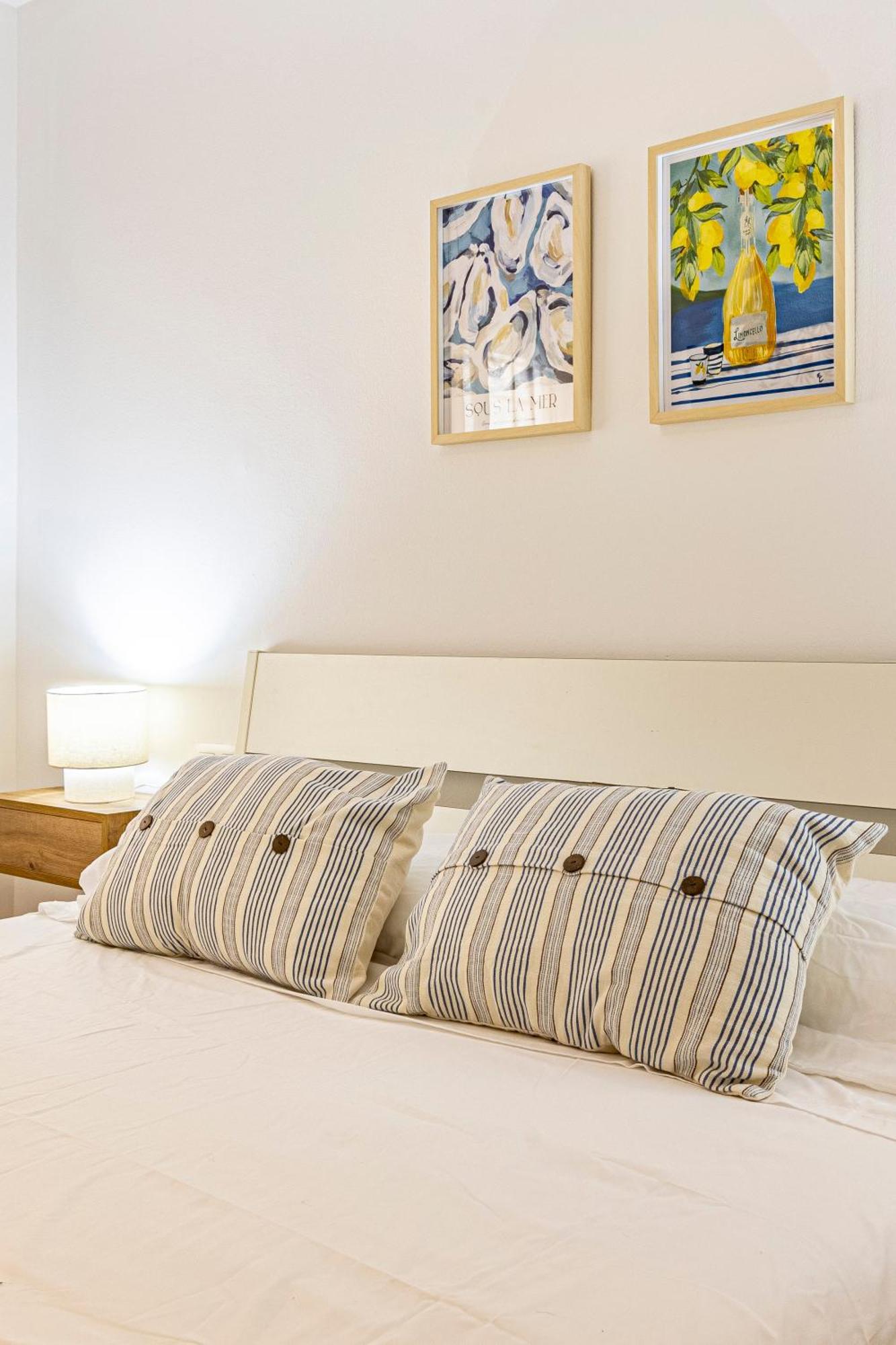 Solis Mare Apartments - Pedregalejo Beach マラガ エクステリア 写真