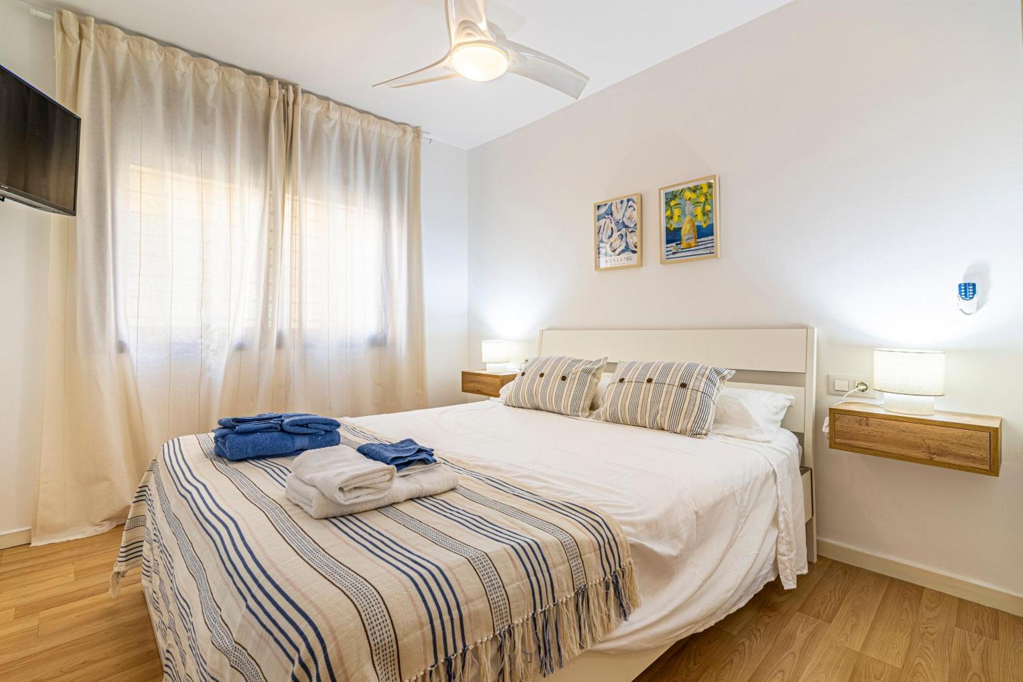 Solis Mare Apartments - Pedregalejo Beach マラガ エクステリア 写真