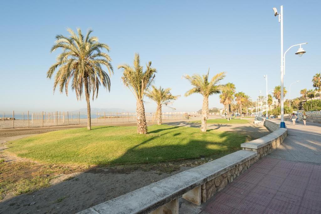 Solis Mare Apartments - Pedregalejo Beach マラガ エクステリア 写真